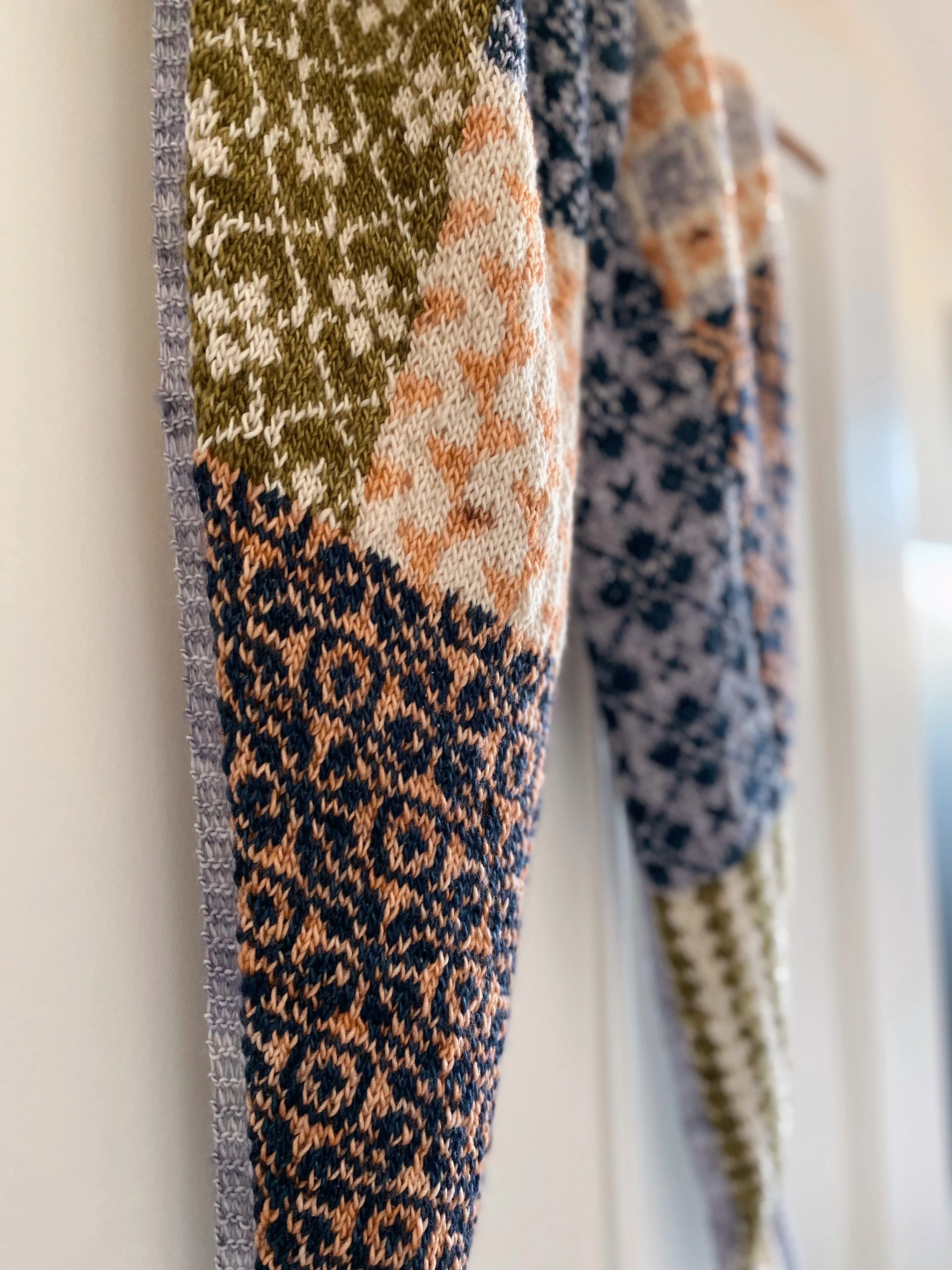 Scout Mini Shawl: French