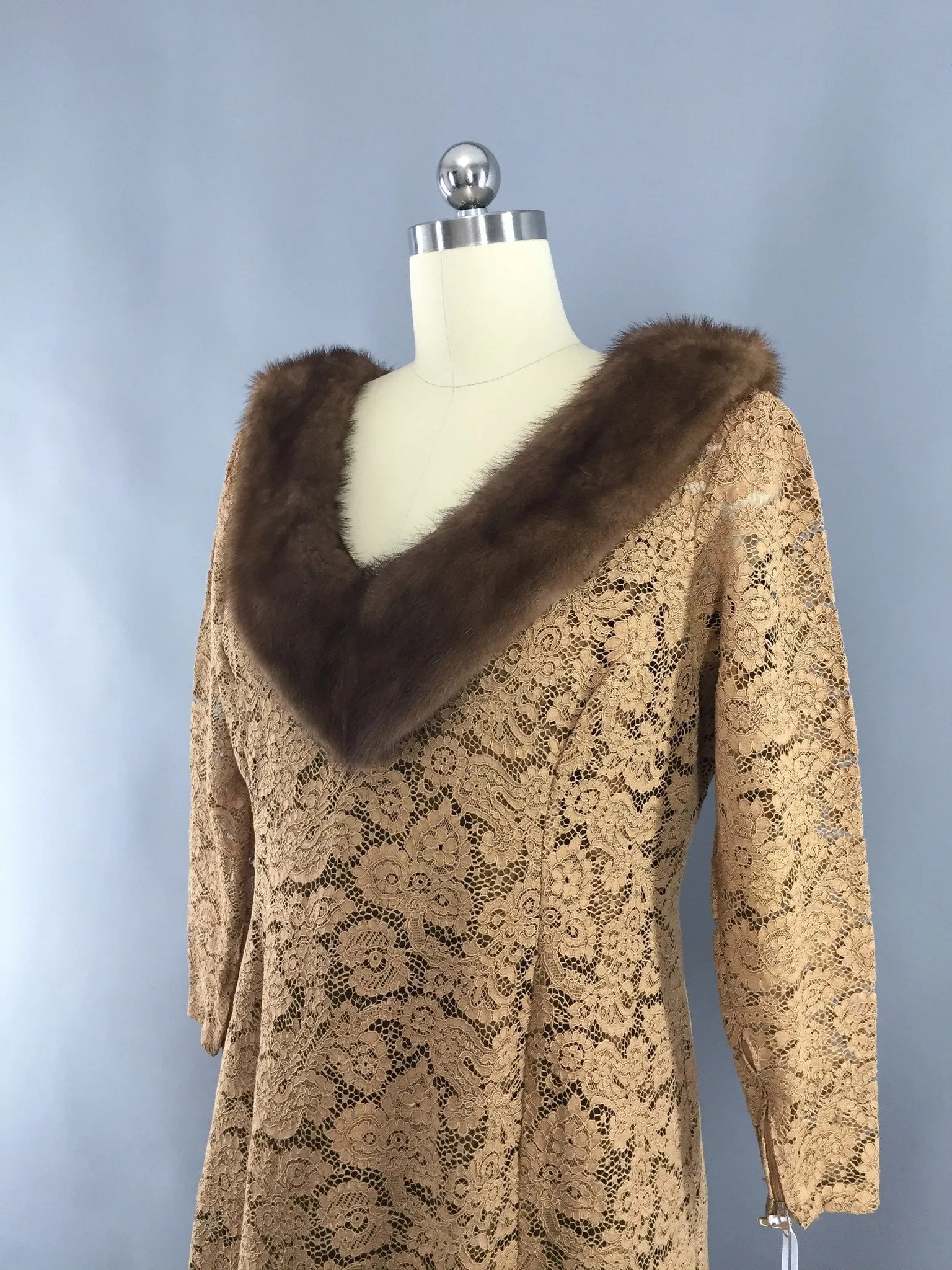 Vintage 1960s Lace Dress / Mink Fur Collar