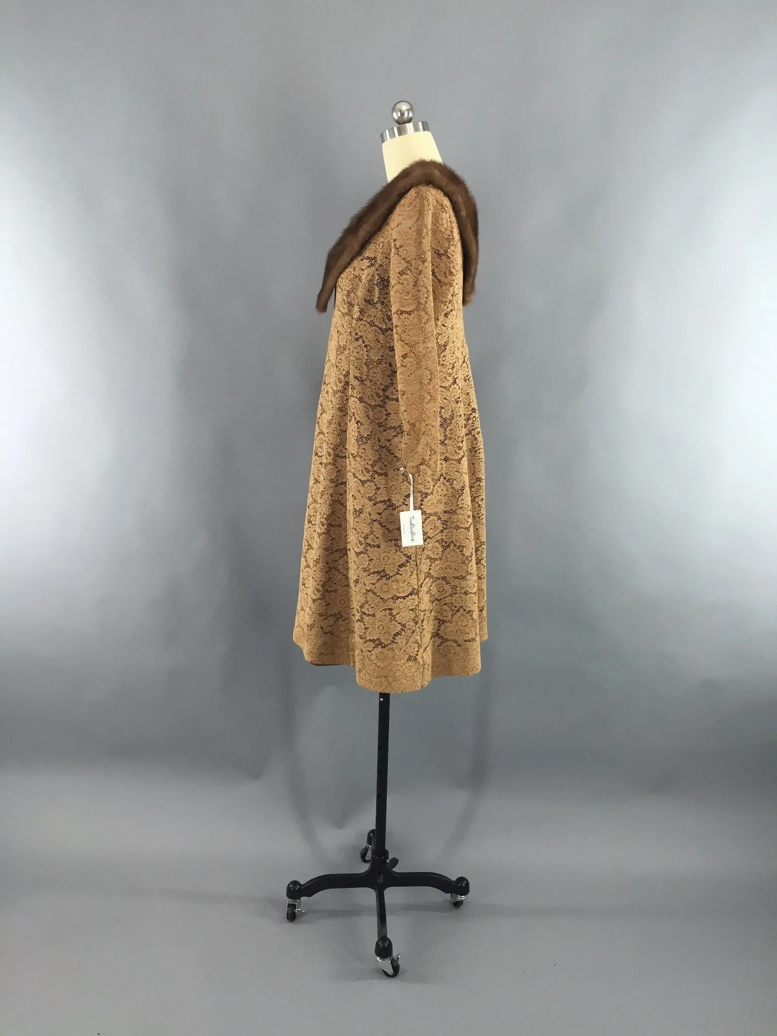 Vintage 1960s Lace Dress / Mink Fur Collar